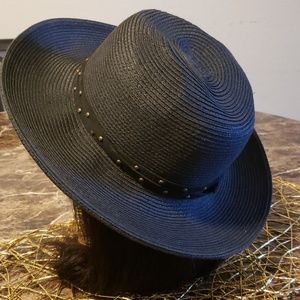 Black straw hat